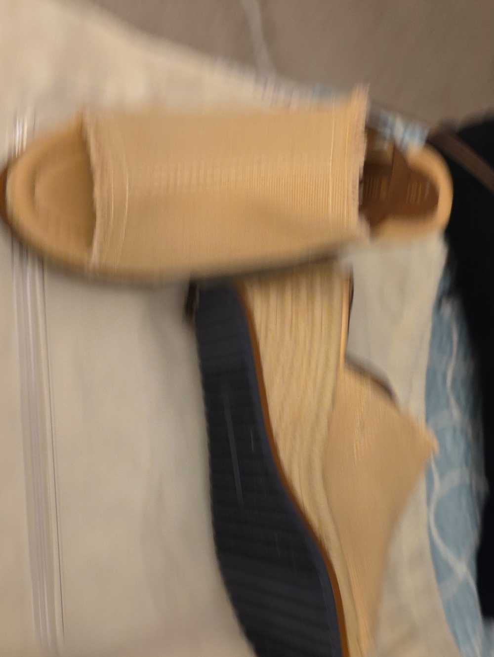 WOMEN's Open-Toe Slide Sandals in Beige